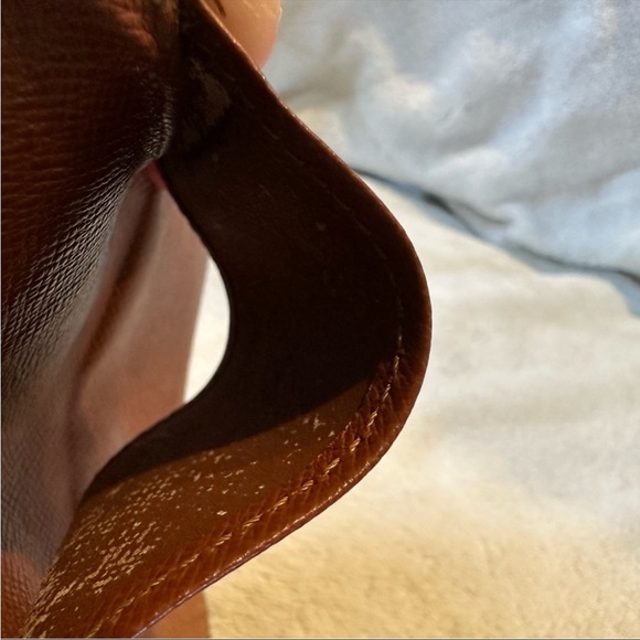 Louis Vuitton monogrammed key holder - Picture 3 of 11